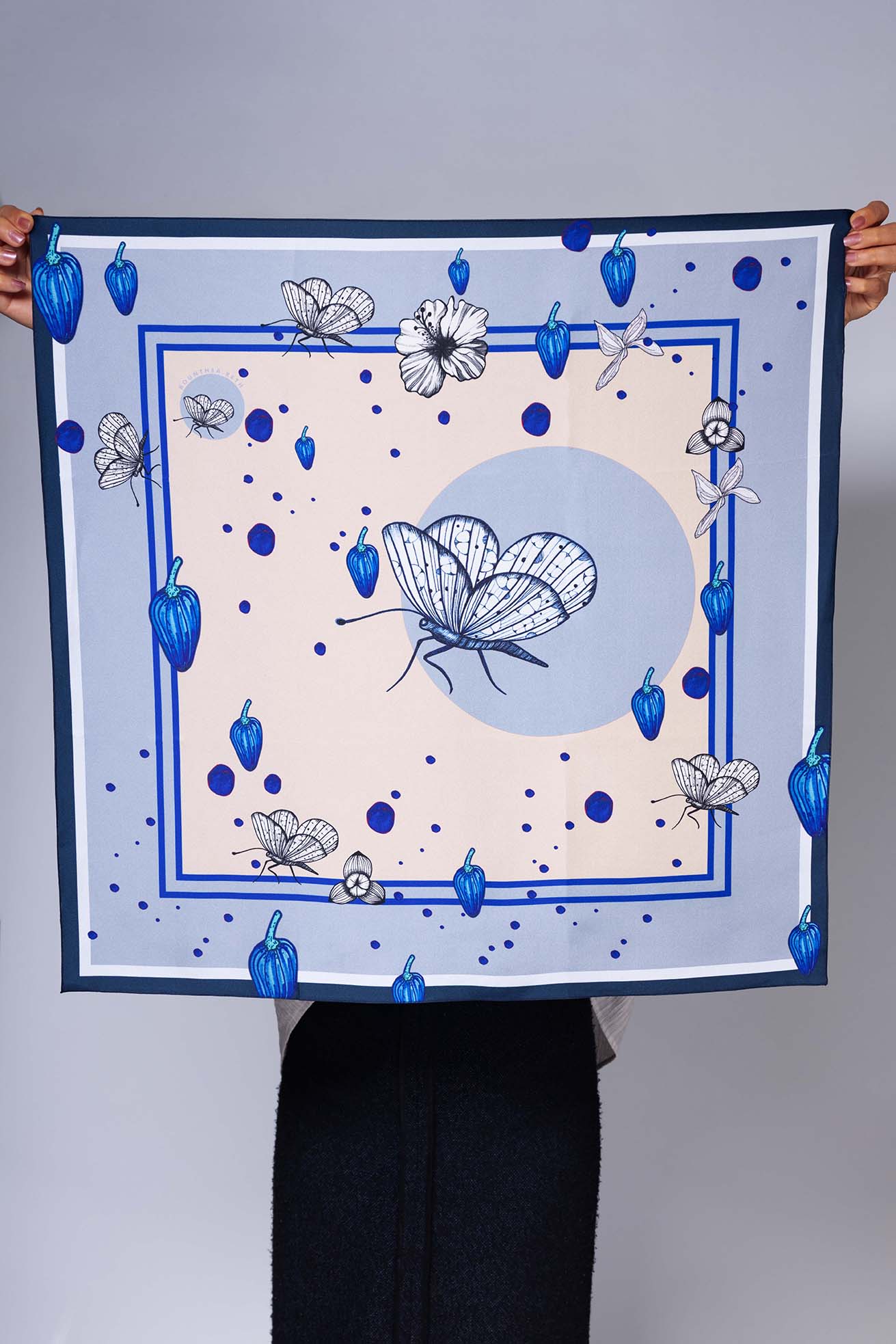 Foulard en 100 % soie naturelle SOI002PVC